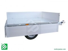 Piano di carico antiscivolo in lamiera grosso spessore,sponde in alluminio anodizzato apribili su tutti i lati con cerniere tipo autocarro